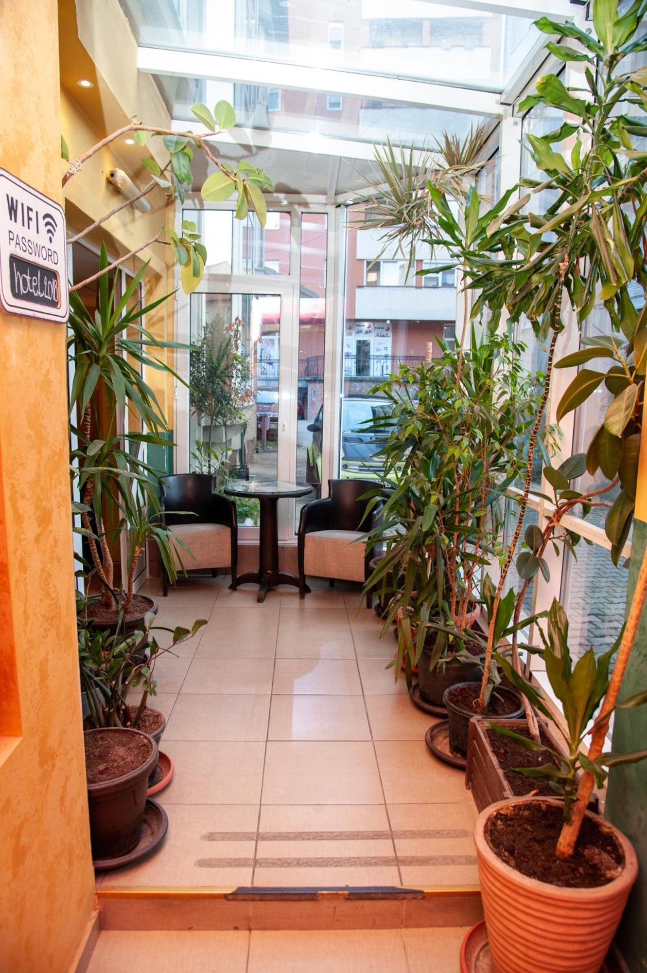Hotel North City Mitrovica Bagian luar foto