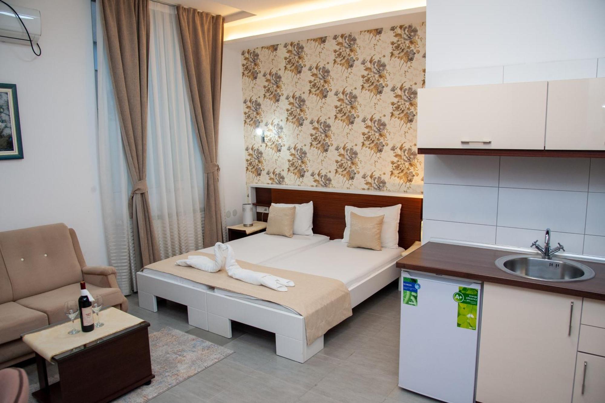 Hotel North City Mitrovica Bagian luar foto