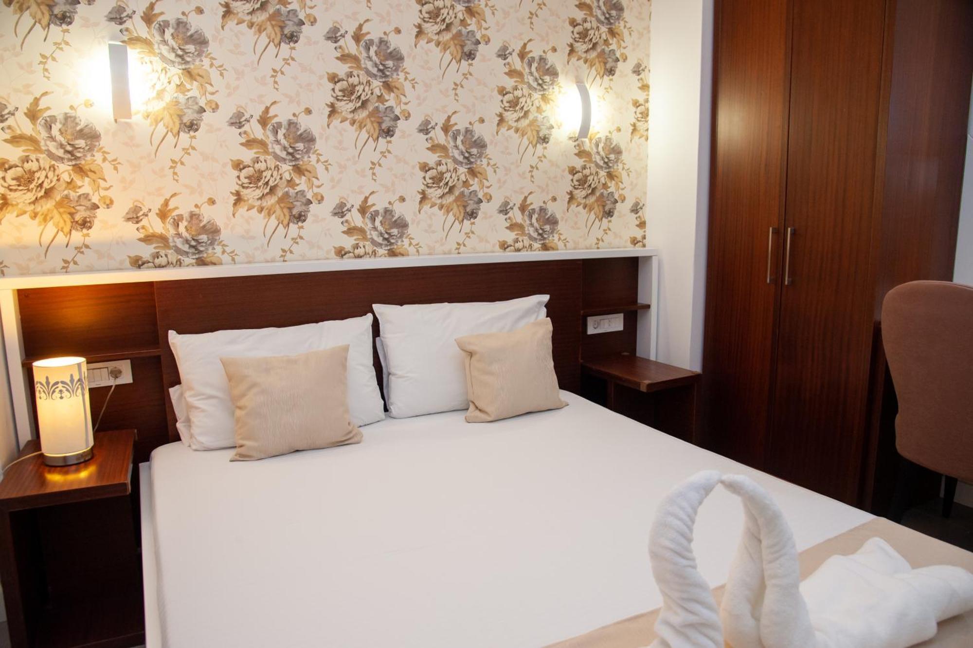 Hotel North City Mitrovica Bagian luar foto