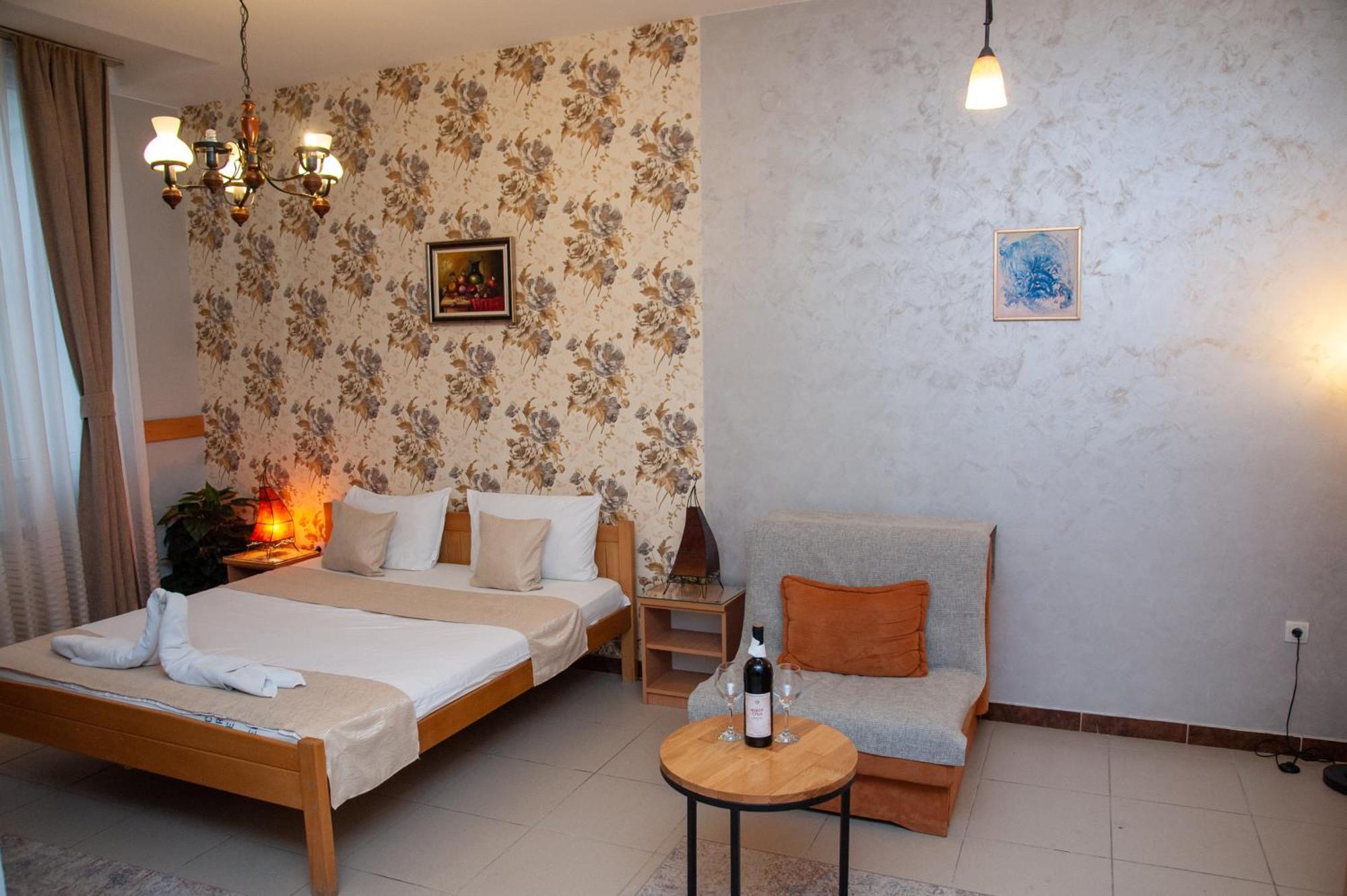 Hotel North City Mitrovica Bagian luar foto