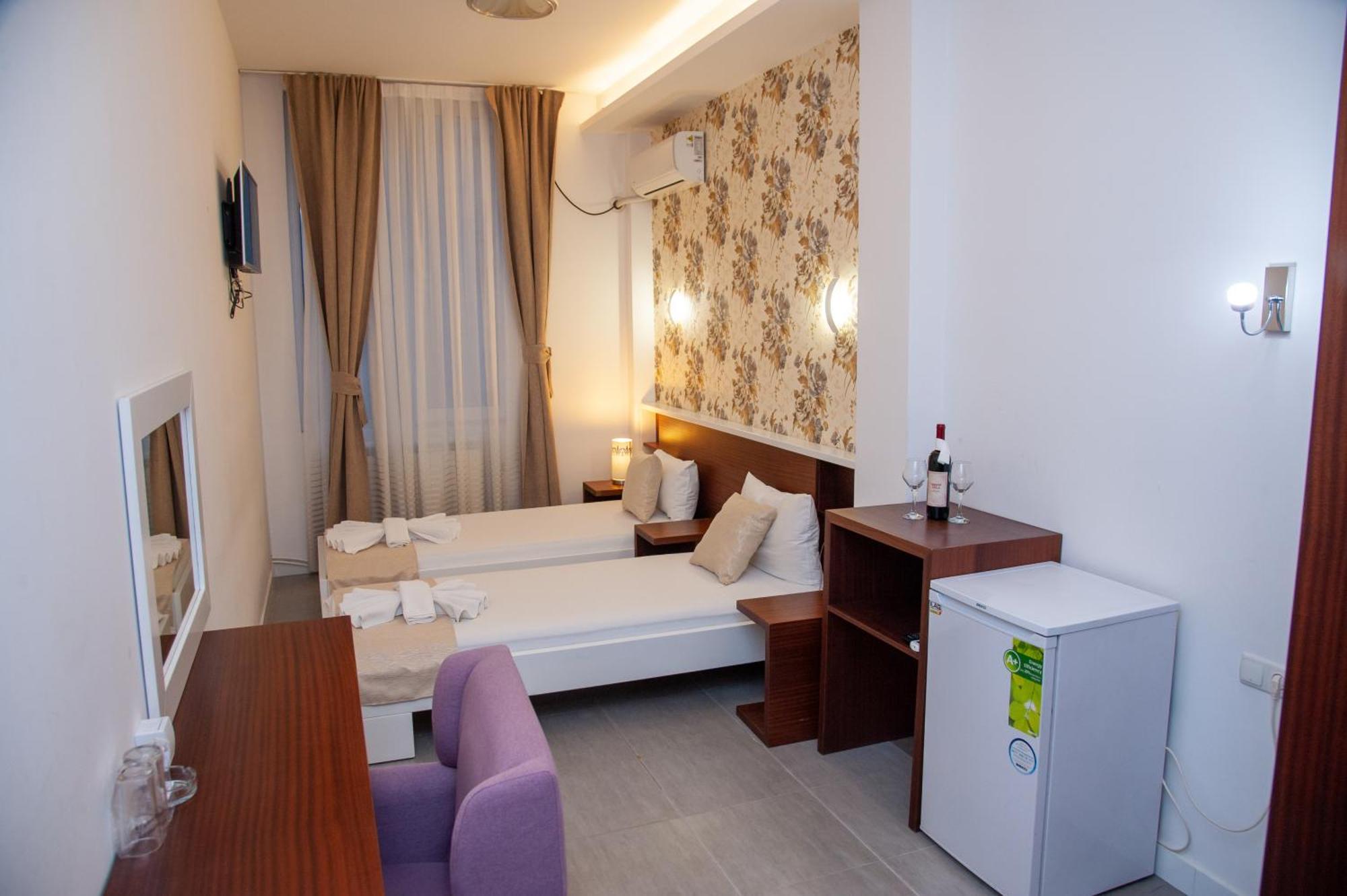 Hotel North City Mitrovica Bagian luar foto